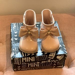 Mini Melissa boots with bow, size 6